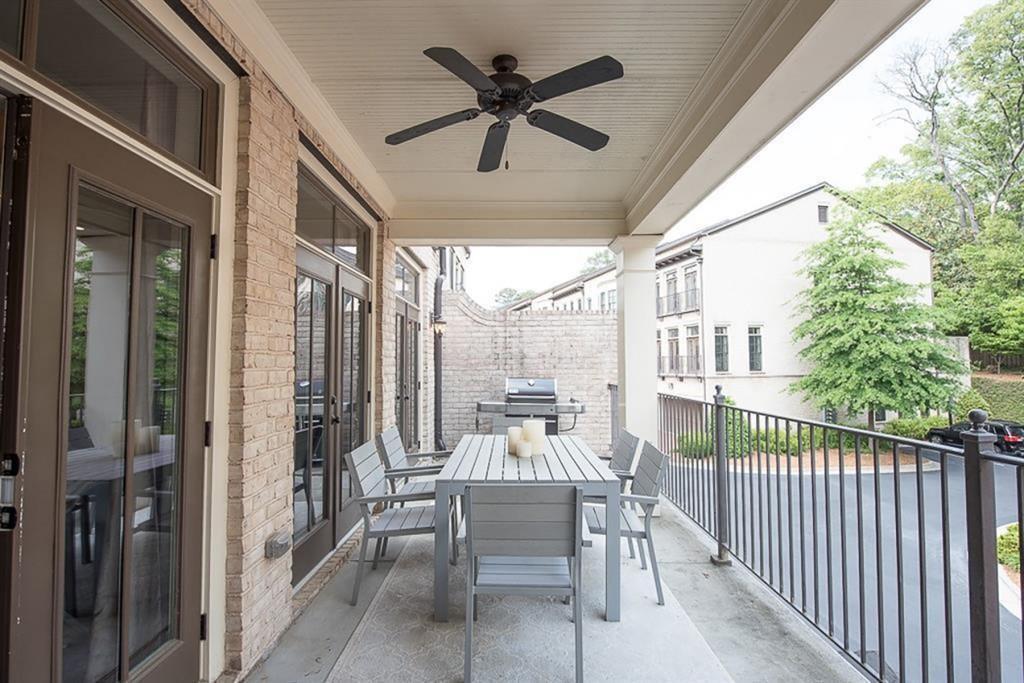 1059 East Paces Lane NE