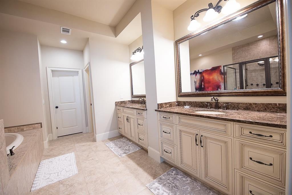 1059 East Paces Lane NE