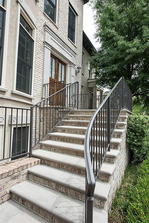 1059 East Paces Lane NE