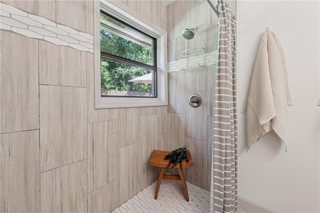 2547 Glendale Circle SE