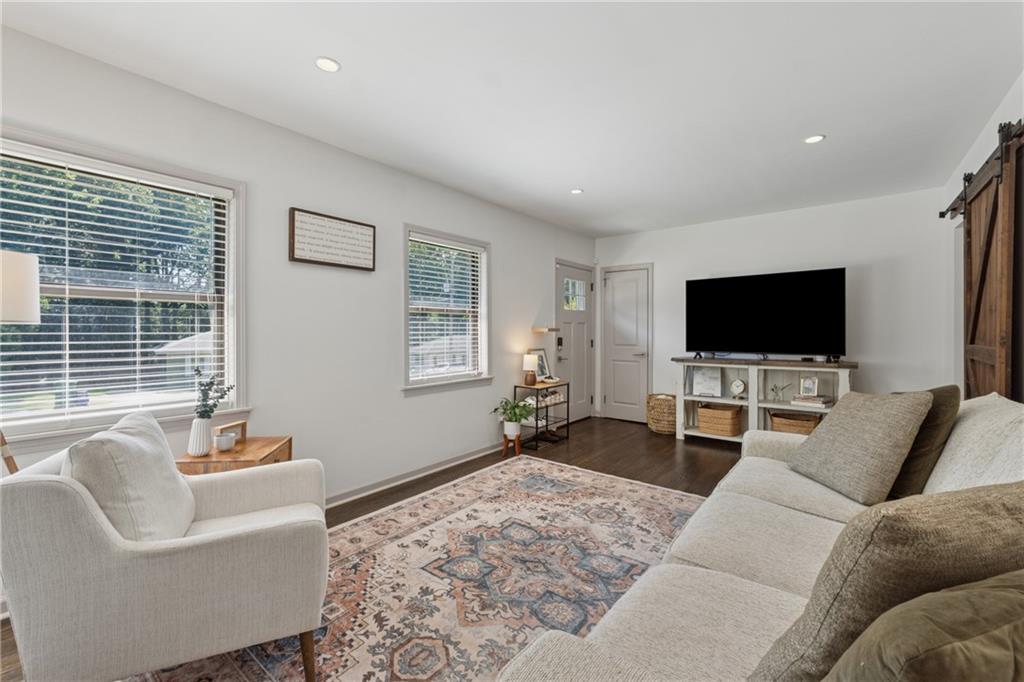 2547 Glendale Circle SE