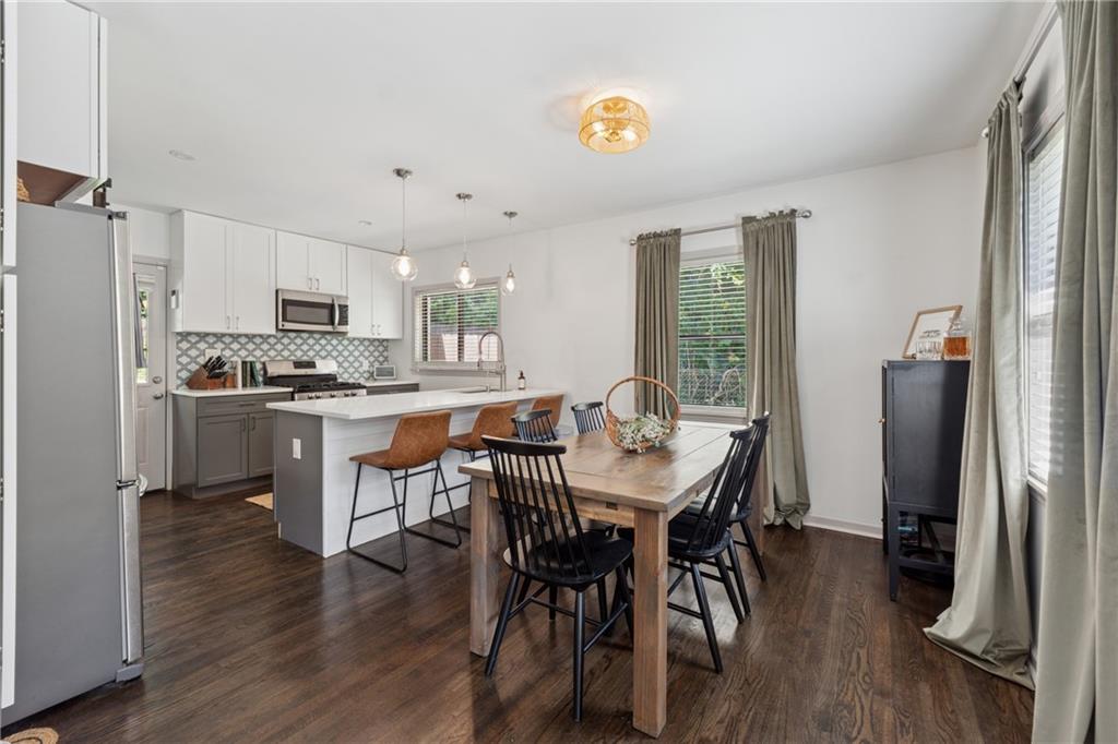 2547 Glendale Circle SE