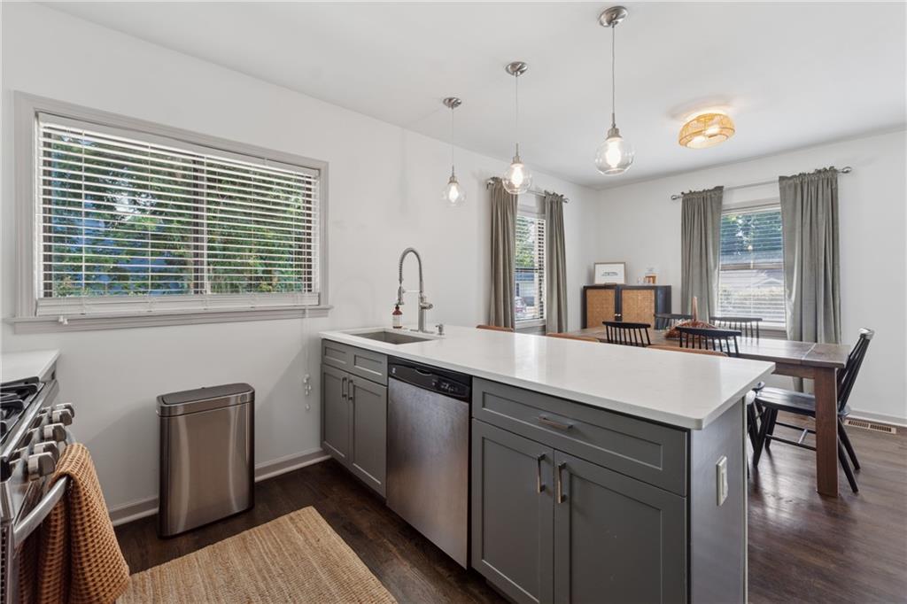 2547 Glendale Circle SE