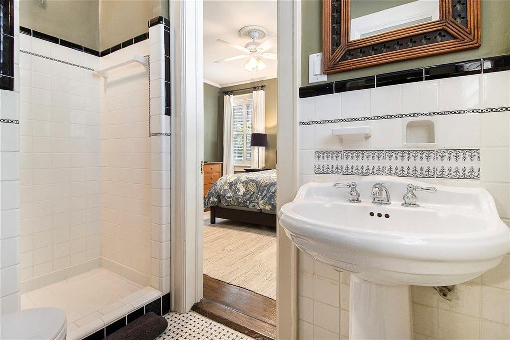 1528 N Highland Avenue NE