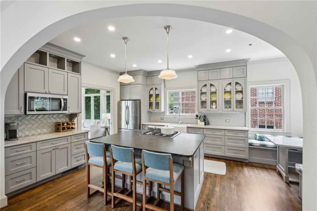 962 Plymouth Road NE