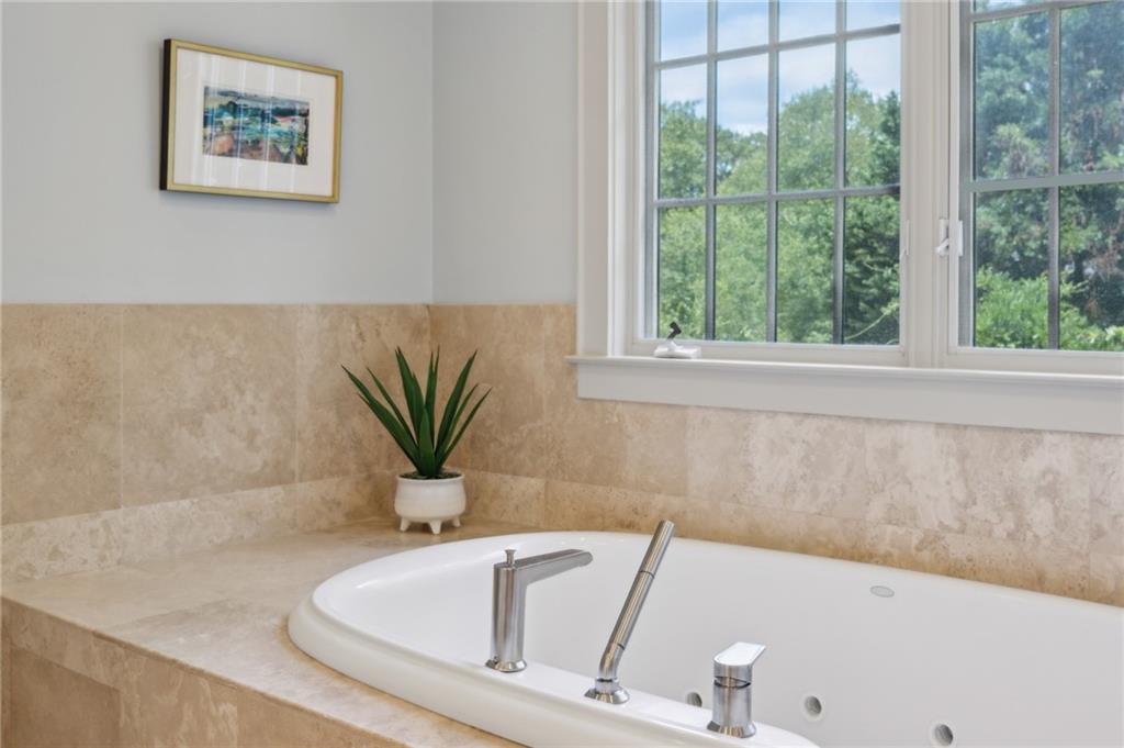 962 Plymouth Road NE