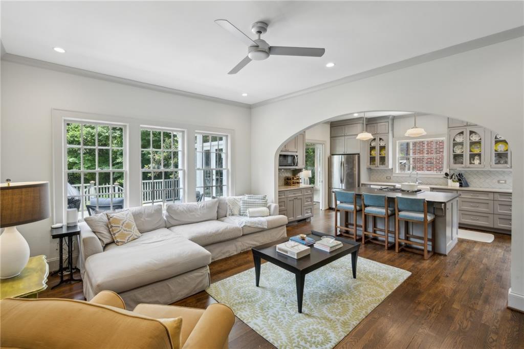 962 Plymouth Road NE