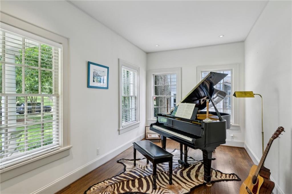 962 Plymouth Road NE