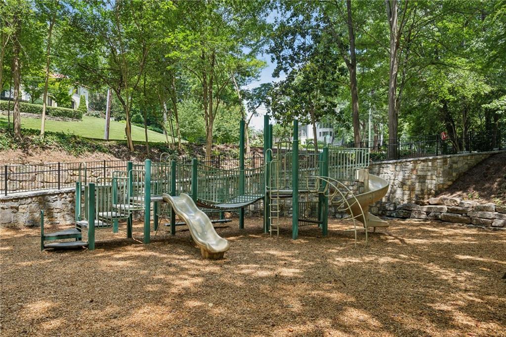 962 Plymouth Road NE