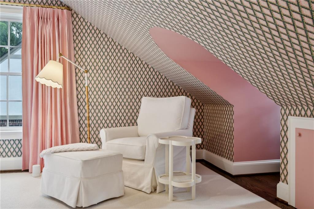 962 Plymouth Road NE