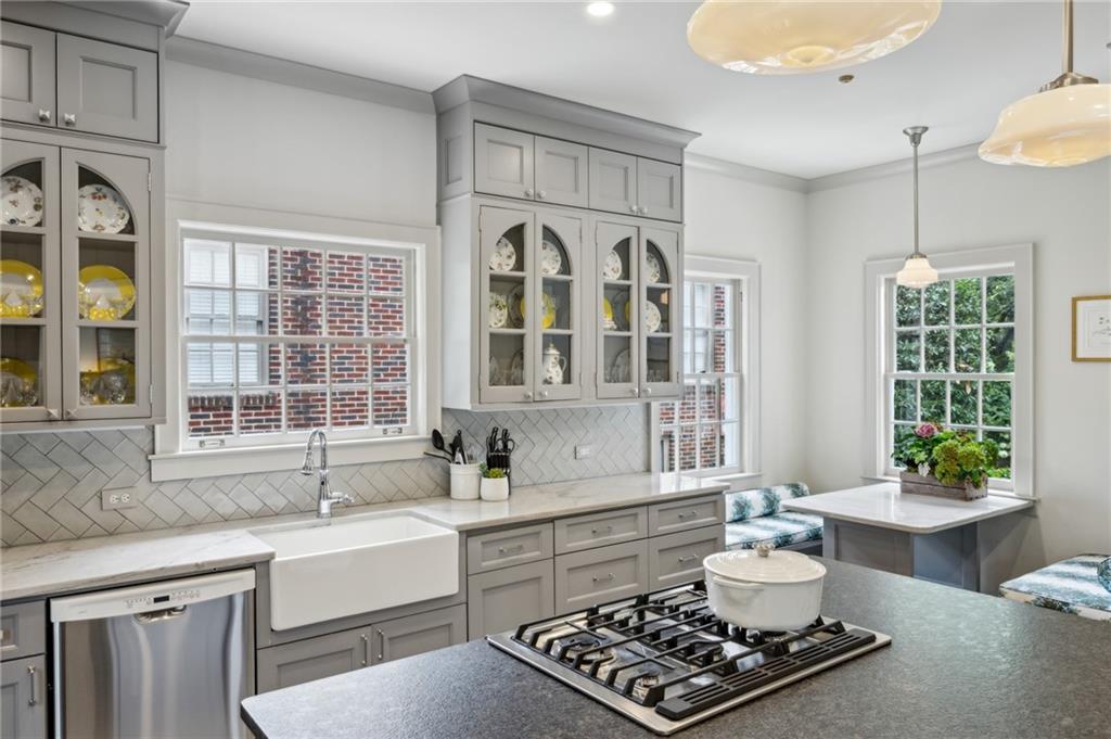 962 Plymouth Road NE