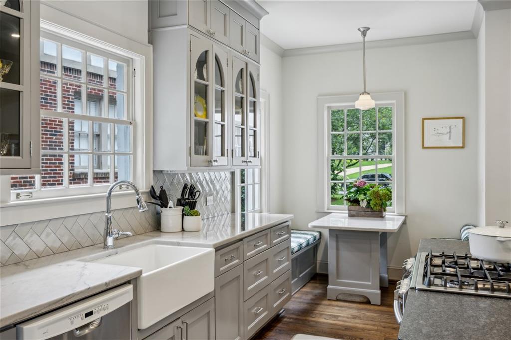 962 Plymouth Road NE