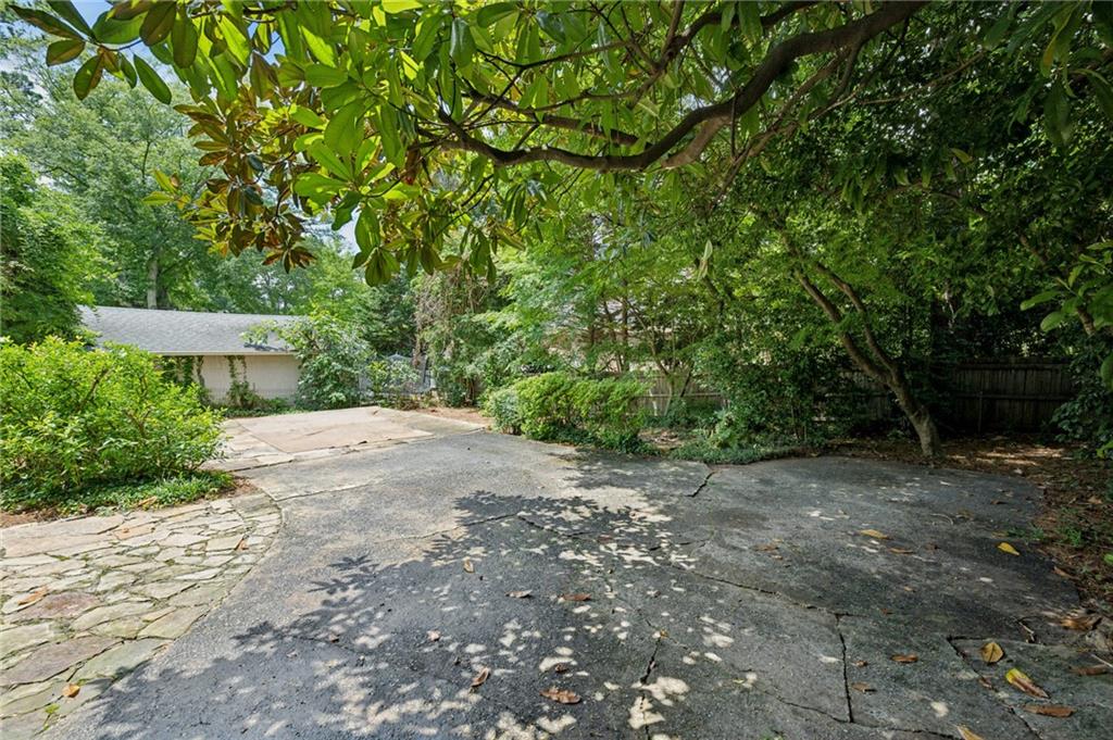 962 Plymouth Road NE