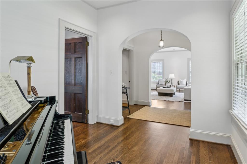 962 Plymouth Road NE