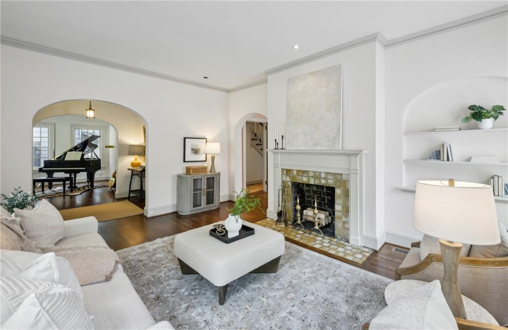 962 Plymouth Road NE