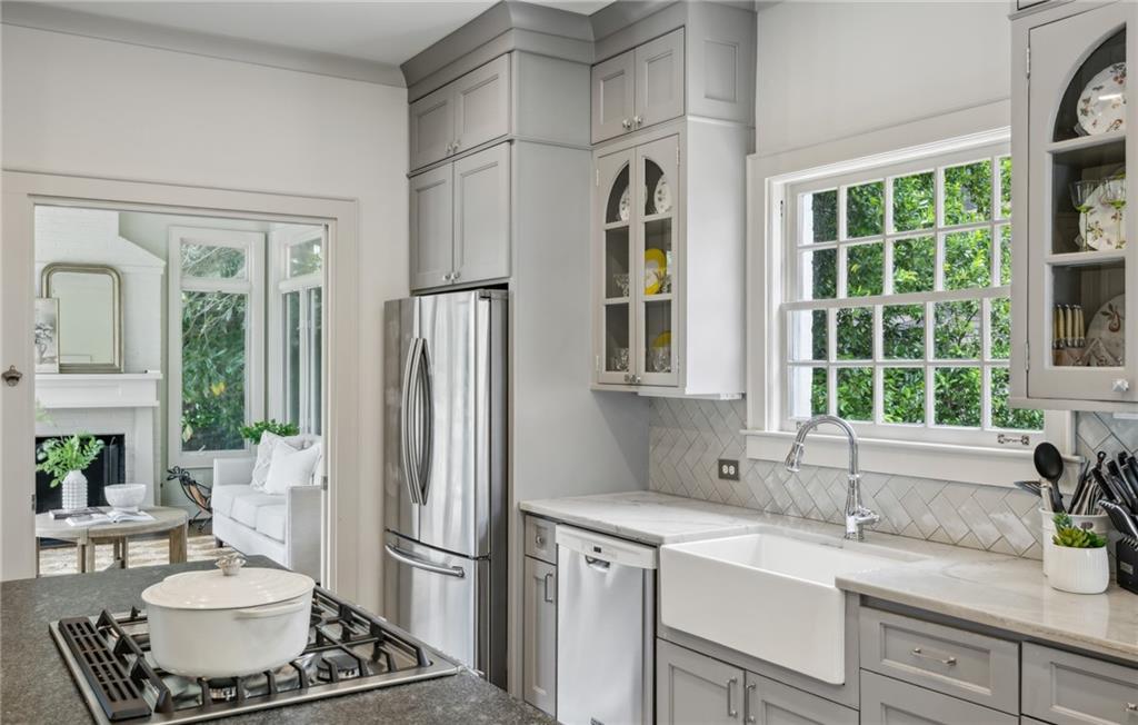 962 Plymouth Road NE