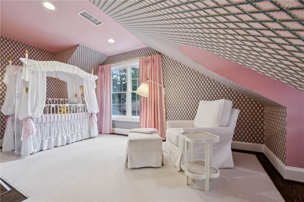 962 Plymouth Road NE