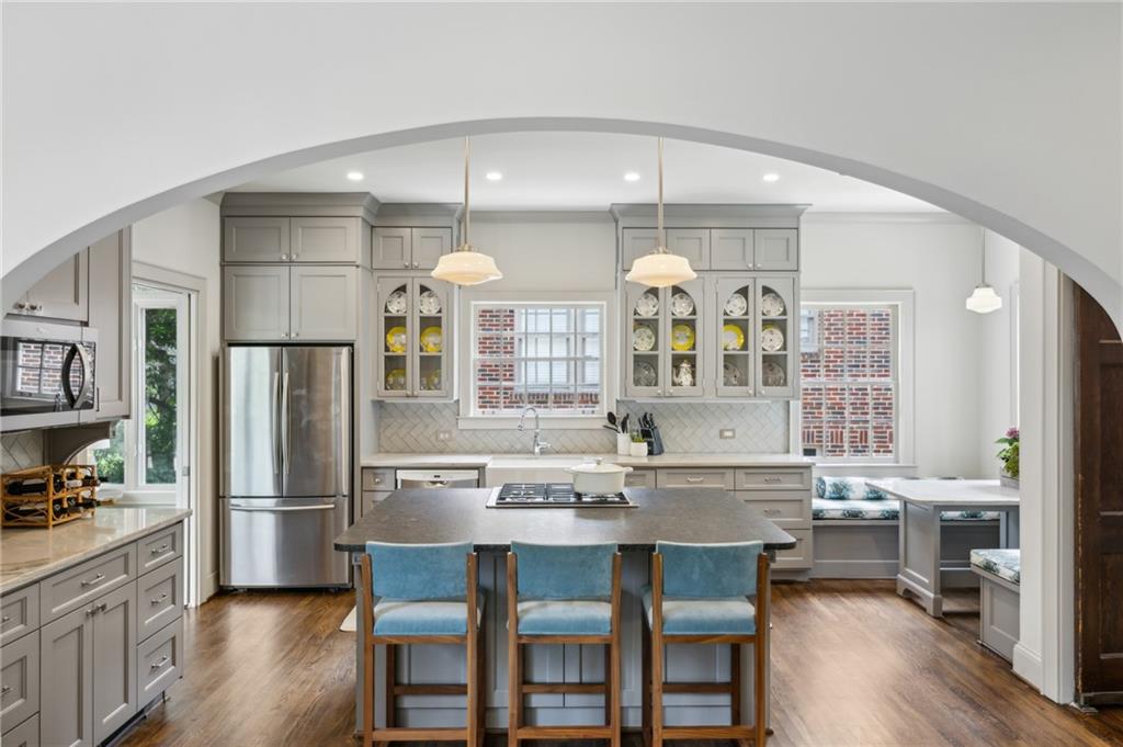 962 Plymouth Road NE