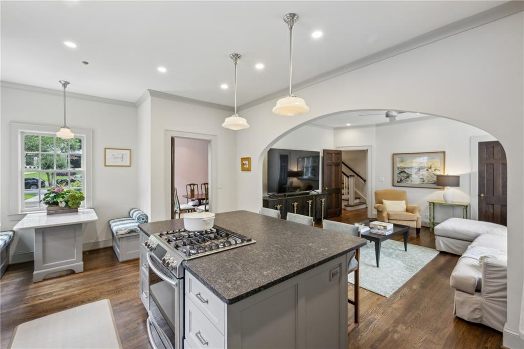 962 Plymouth Road NE