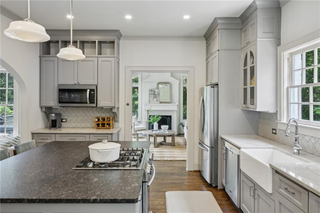 962 Plymouth Road NE