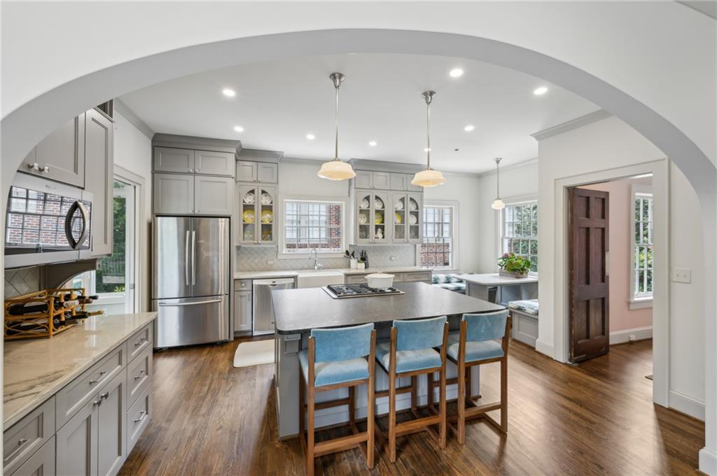 962 Plymouth Road NE