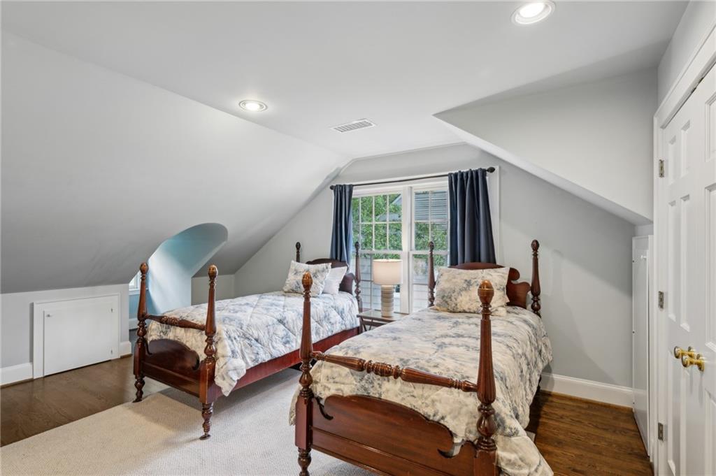 962 Plymouth Road NE