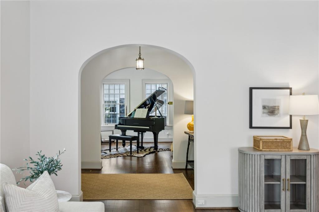 962 Plymouth Road NE