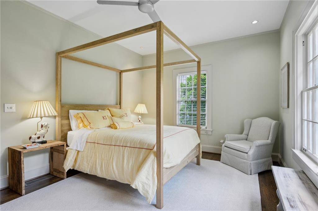 962 Plymouth Road NE