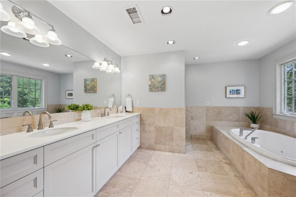 962 Plymouth Road NE