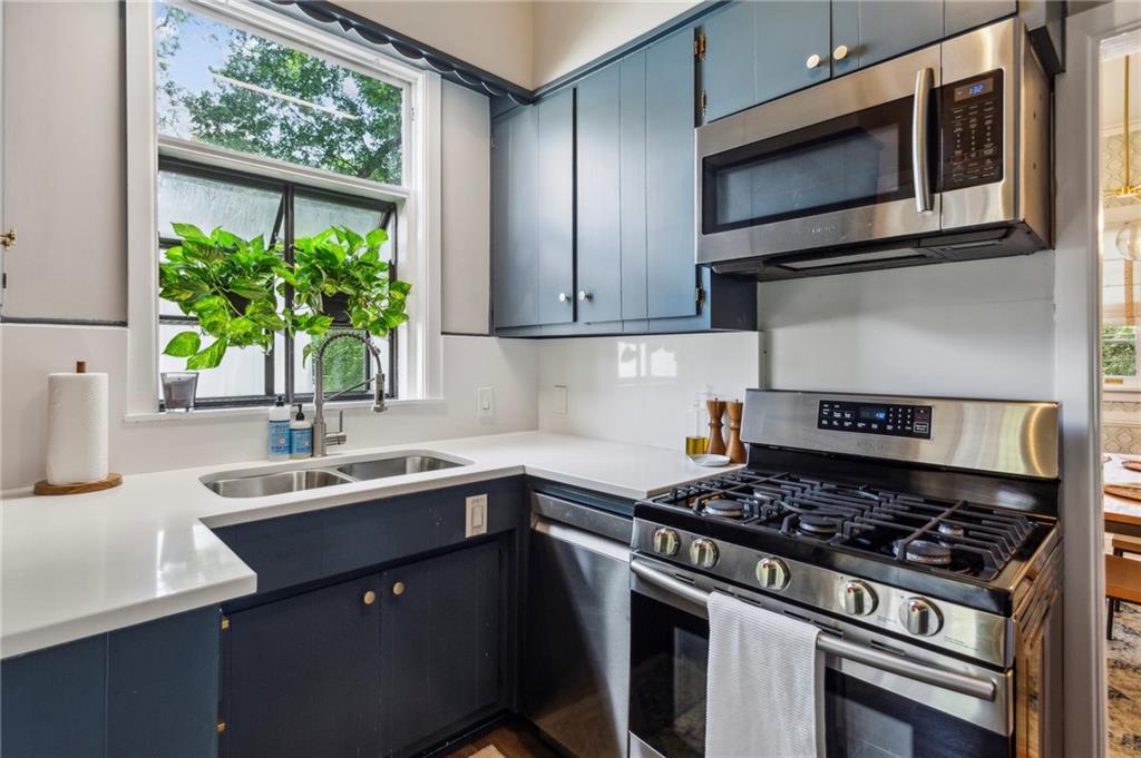 262 Peachtree Way NE