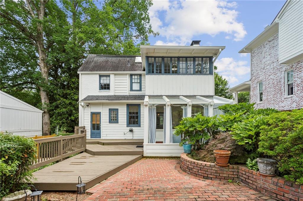 262 Peachtree Way NE