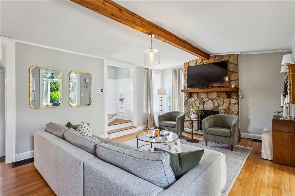 262 Peachtree Way NE