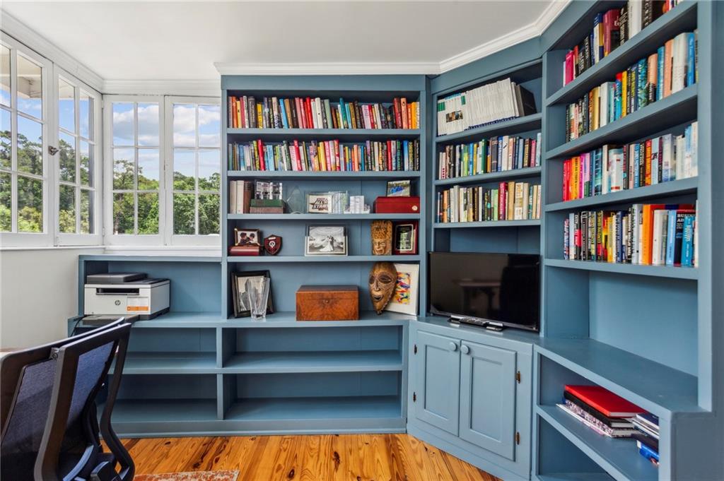 262 Peachtree Way NE