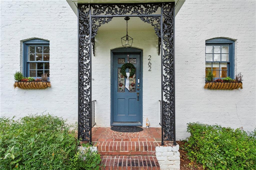 262 Peachtree Way NE