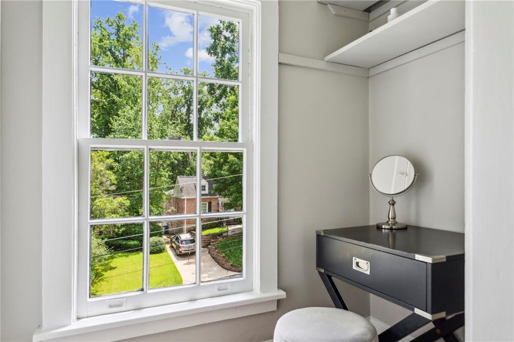 262 Peachtree Way NE