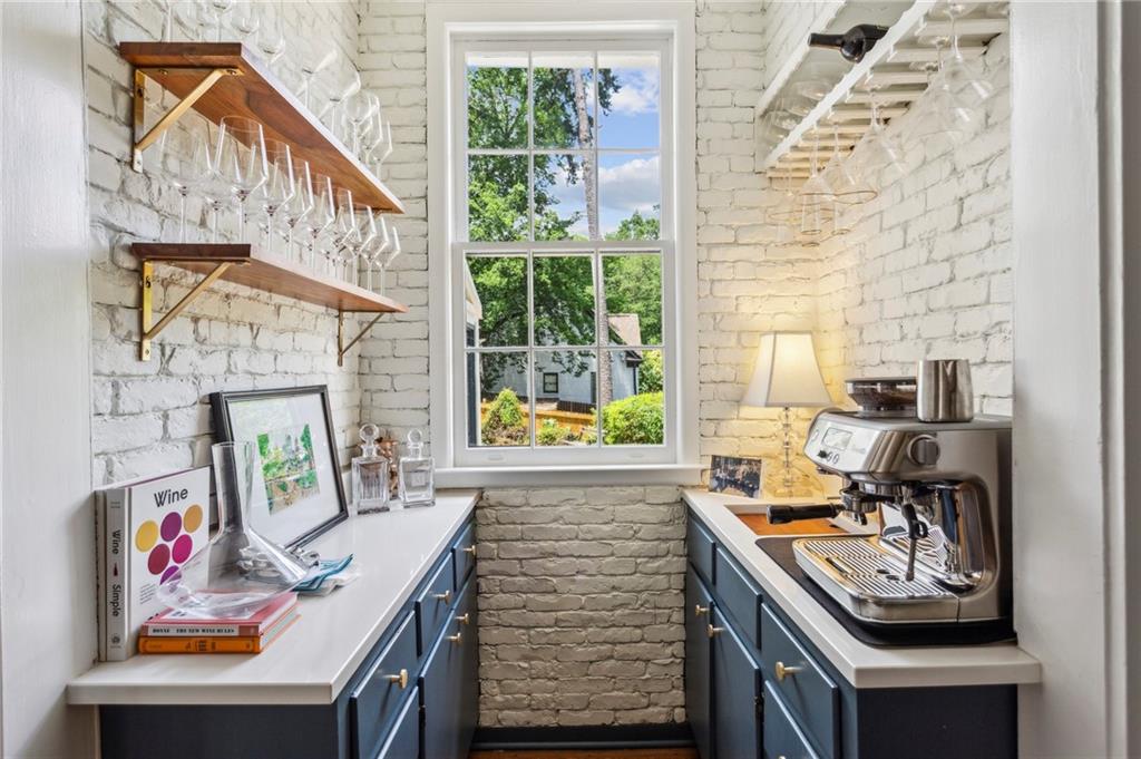 262 Peachtree Way NE