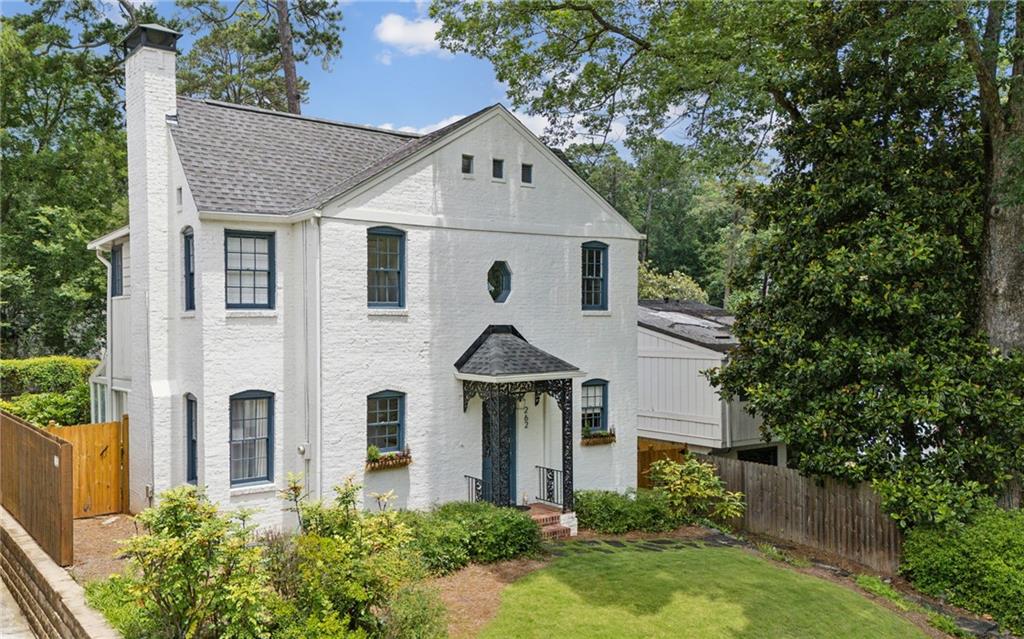 262 Peachtree Way NE