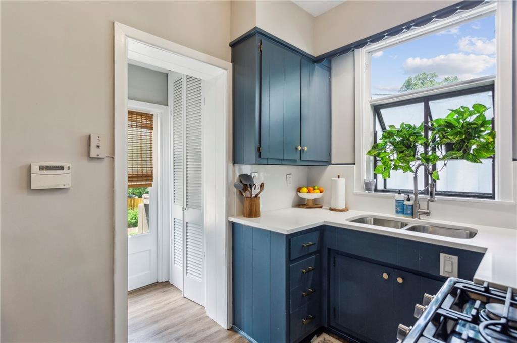 262 Peachtree Way NE