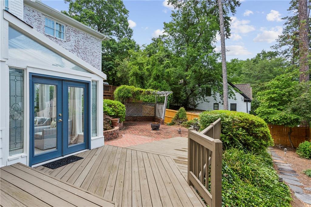 262 Peachtree Way NE