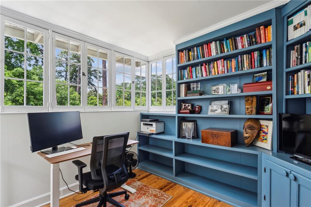 262 Peachtree Way NE