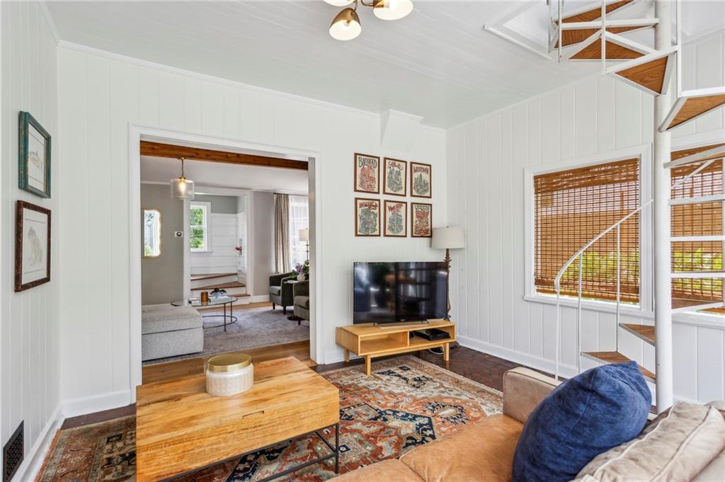 262 Peachtree Way NE