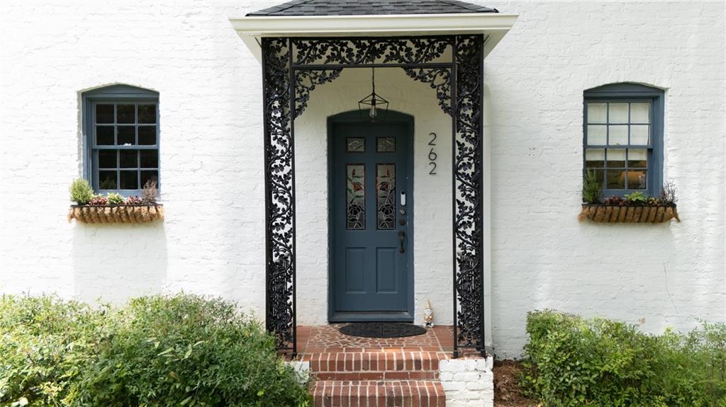 262 Peachtree Way NE