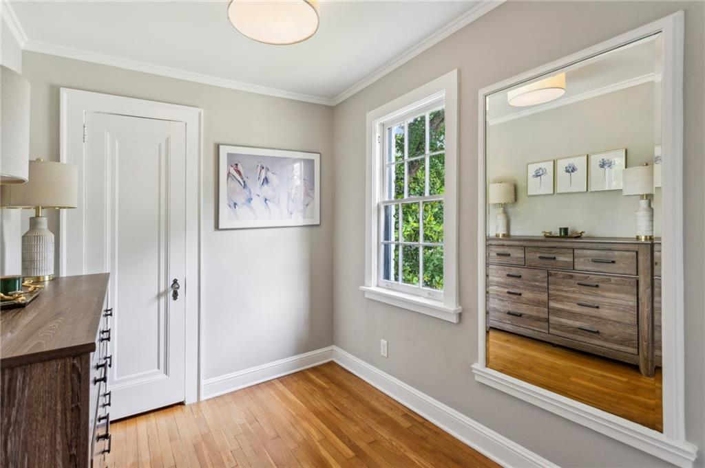 262 Peachtree Way NE