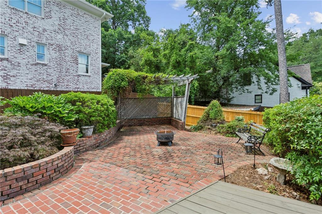 262 Peachtree Way NE