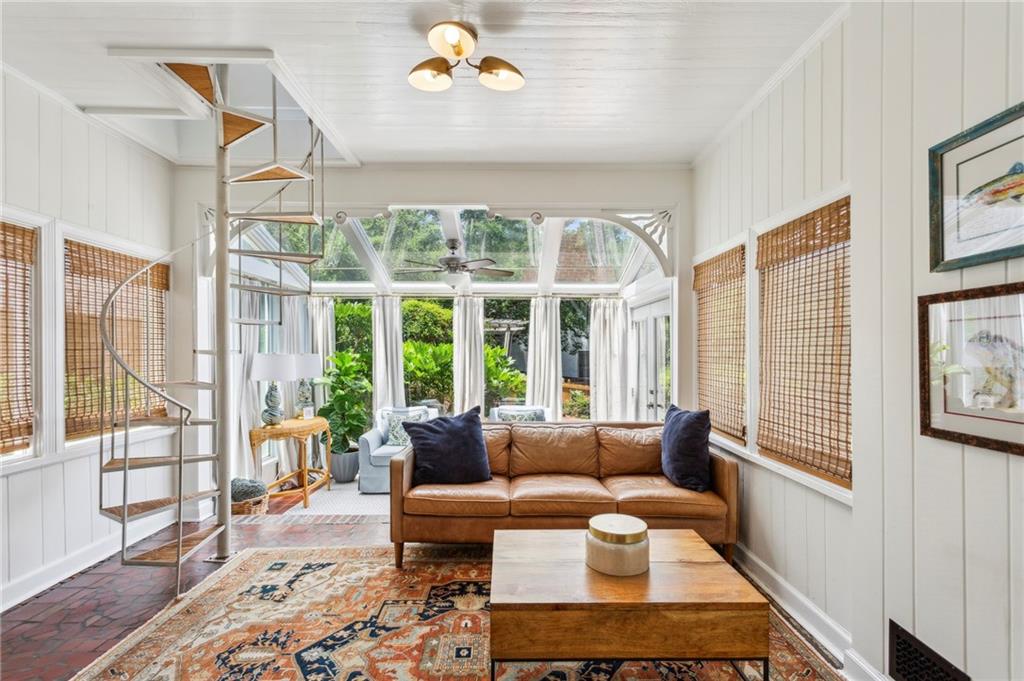 262 Peachtree Way NE