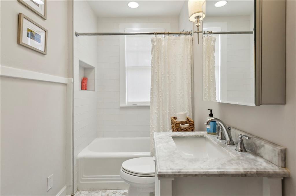 262 Peachtree Way NE