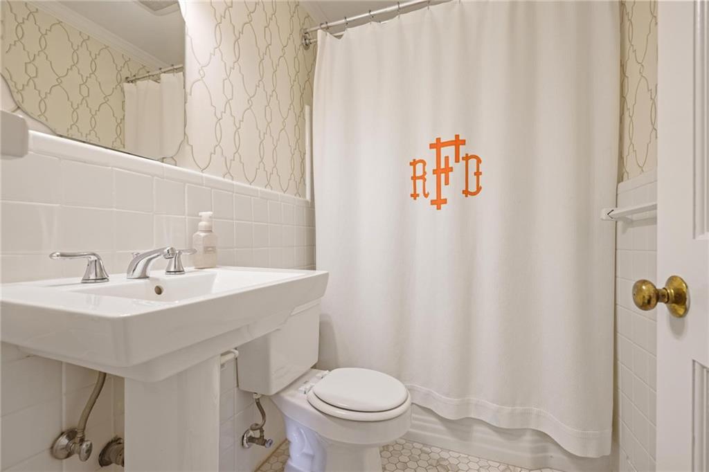 1818 Meredith Drive NW