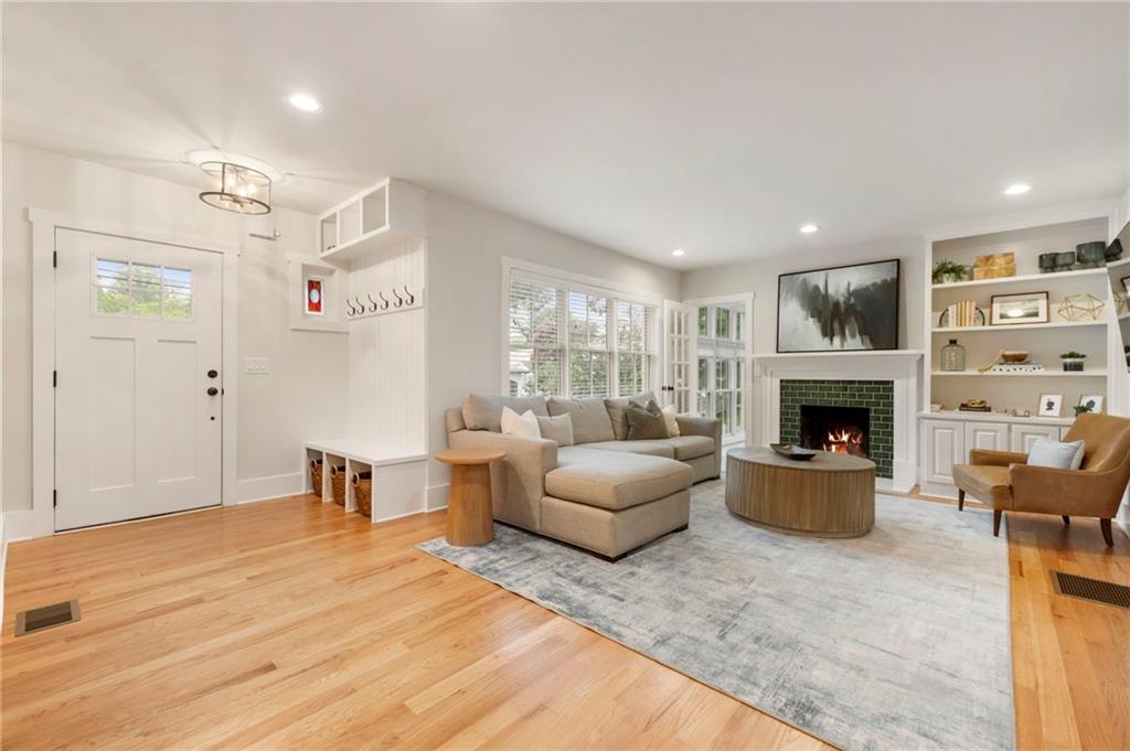 790 Highland Terrace NE