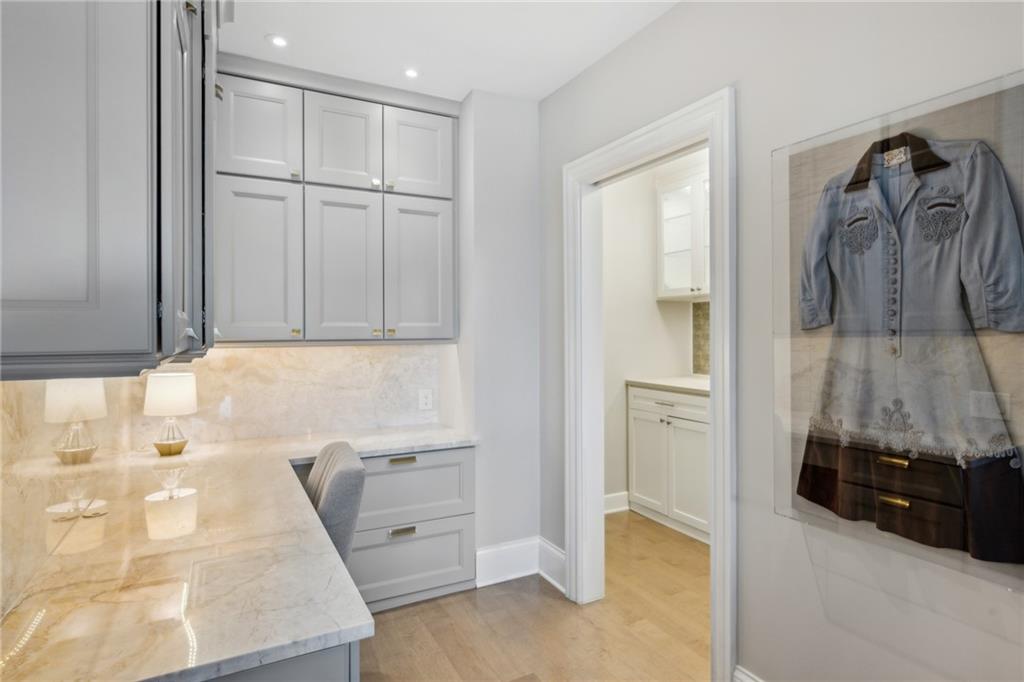 2795 Peachtree Road NE Unit 906