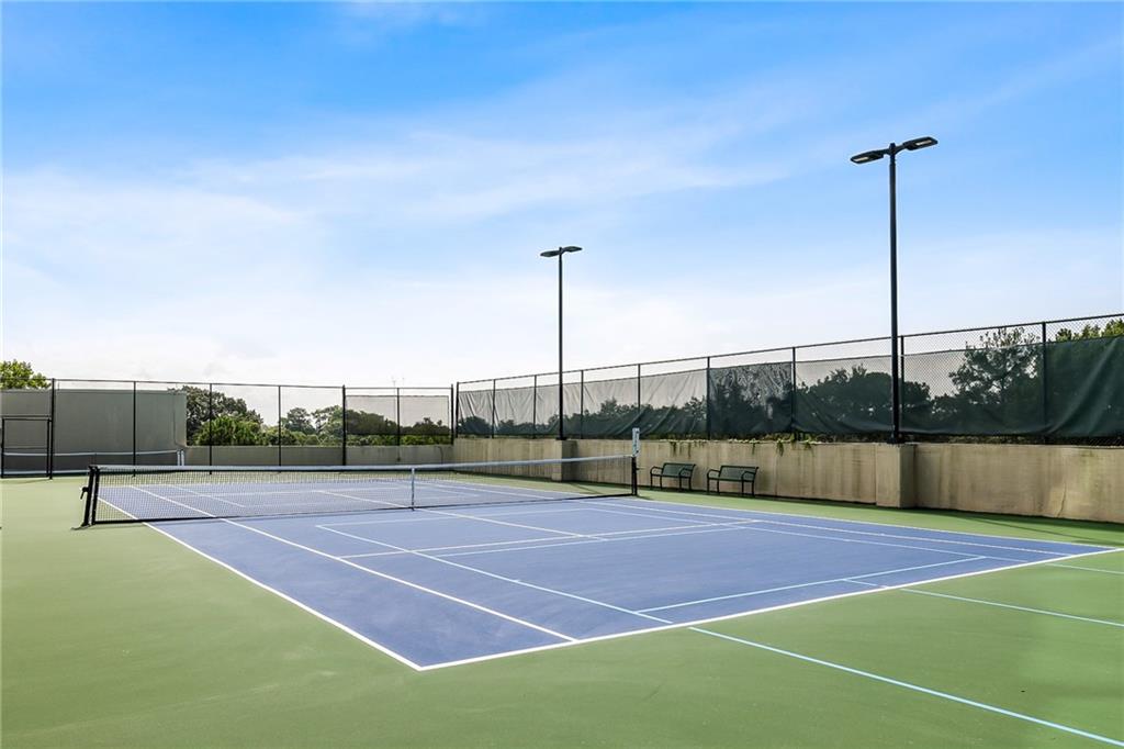 2795 Peachtree Road NE Unit 906